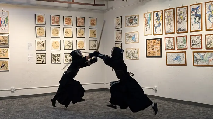 Shinai meeting mid-strike