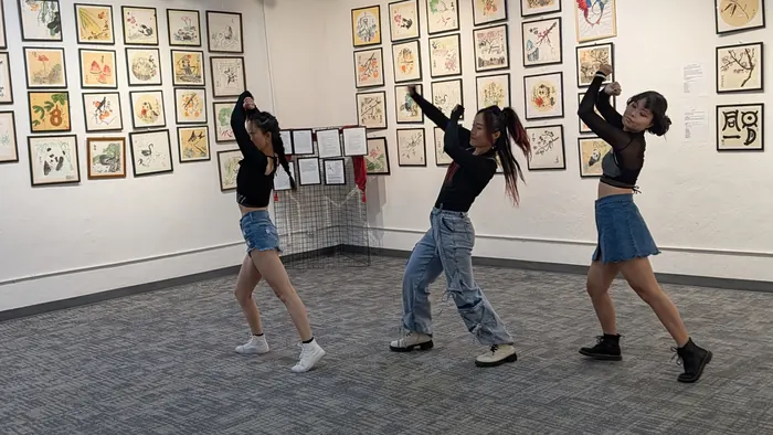 A K-pop dance set