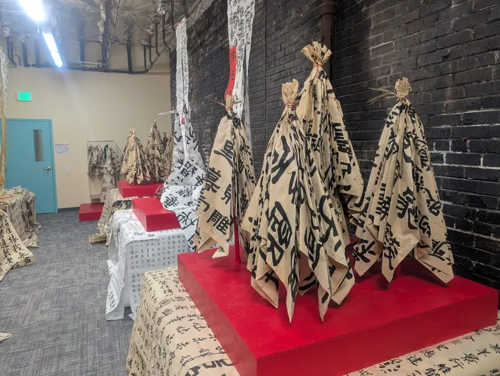 Calligraphy cloth built into standing forms