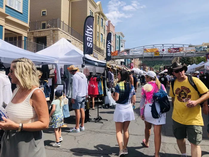 Market crowds on a summer Sunday